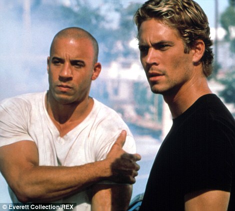 Paul và Vin Diesel (trái) trong phần 2 Fast and the Furious.